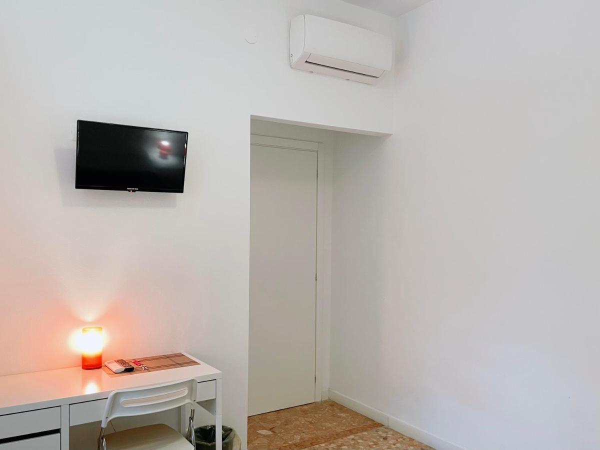 ורונה Confortini Rooms Sunday מראה חיצוני תמונה